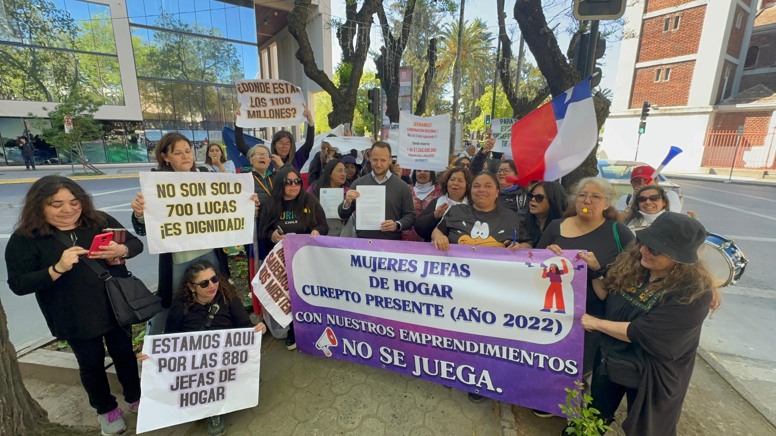 880 mujeres emprendedoras jefas de hogar del Maule llevan más de 3 años esperando proyecto adjudicado sin respuesta del Gobierno Regional y SernamEG